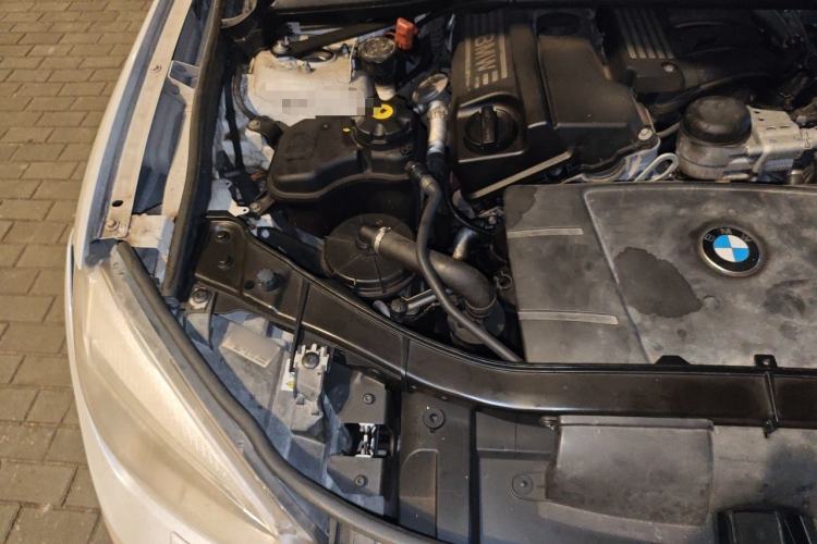 Used BMW X1 2012 sDrive18i Luxury Edition Engine Bay Right