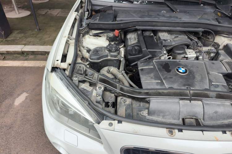 Used BMW X1 2012 sDrive18i Luxury Edition Engine Bay Right