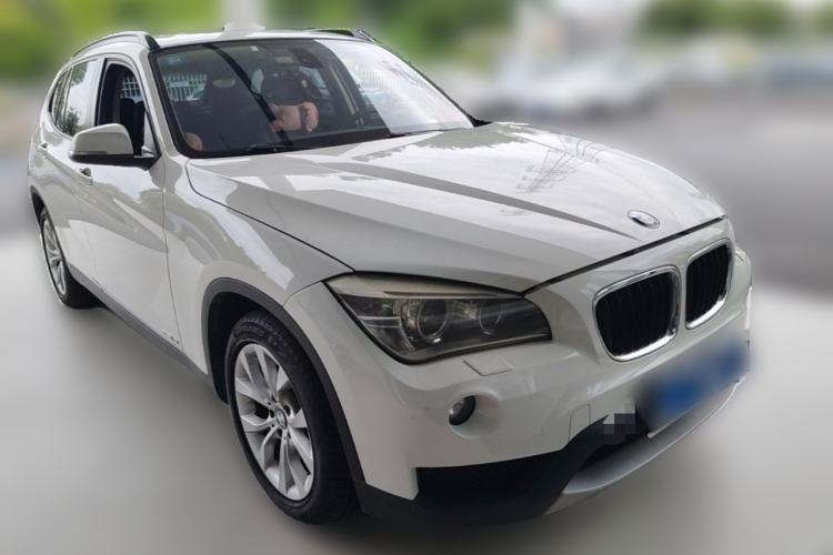 Used BMW X1 2012 sDrive18i Luxury Edition Front Right 45 Deg