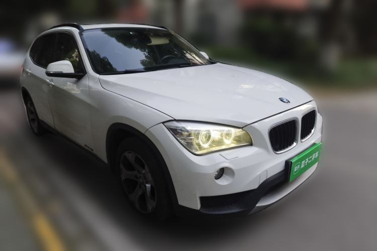 Used BMW X1 2012 sDrive18i Luxury Edition Front Right 45 Deg