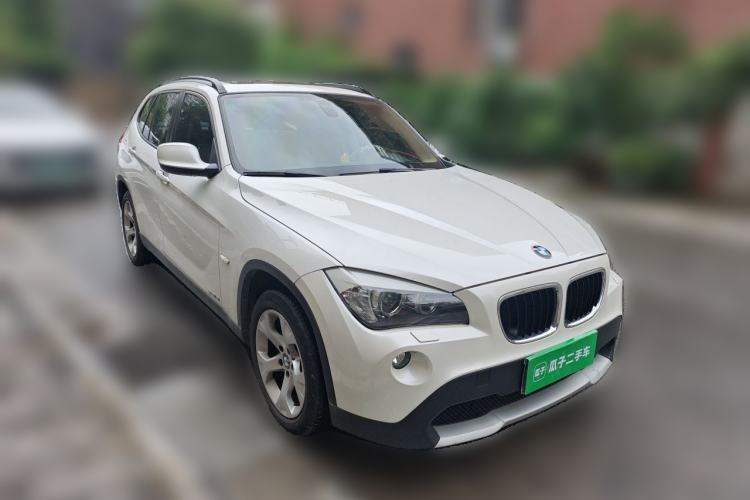 Used BMW X1 2012 sDrive18i Luxury Edition Front Right 45 Deg