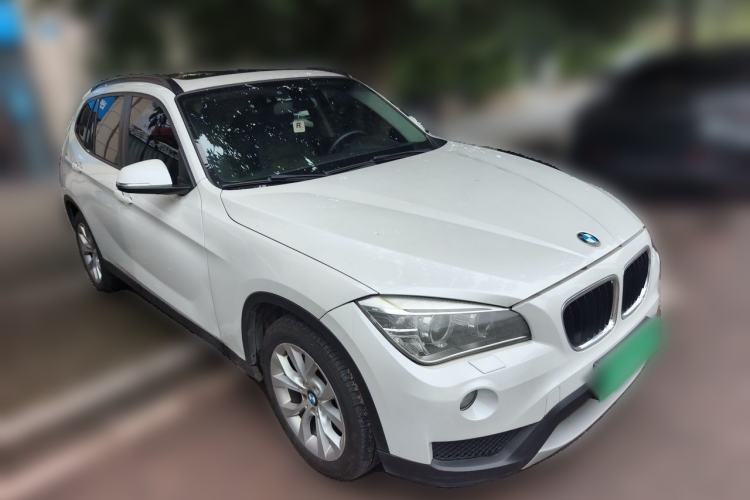 Used BMW X1 2012 sDrive18i Luxury Edition Front Right 45 Deg