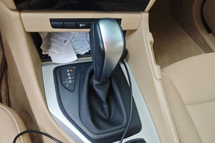 Used BMW X1 2012 sDrive18i Luxury Edition Gear Lever
