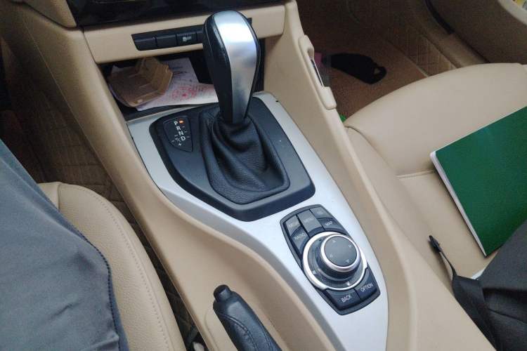 Used BMW X1 2012 sDrive18i Luxury Edition Gear Lever