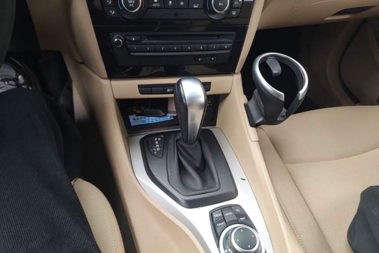 Used BMW X1 2012 sDrive18i Luxury Edition Gear Lever