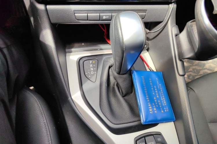 Used BMW X1 2012 sDrive18i Luxury Edition Gear Lever