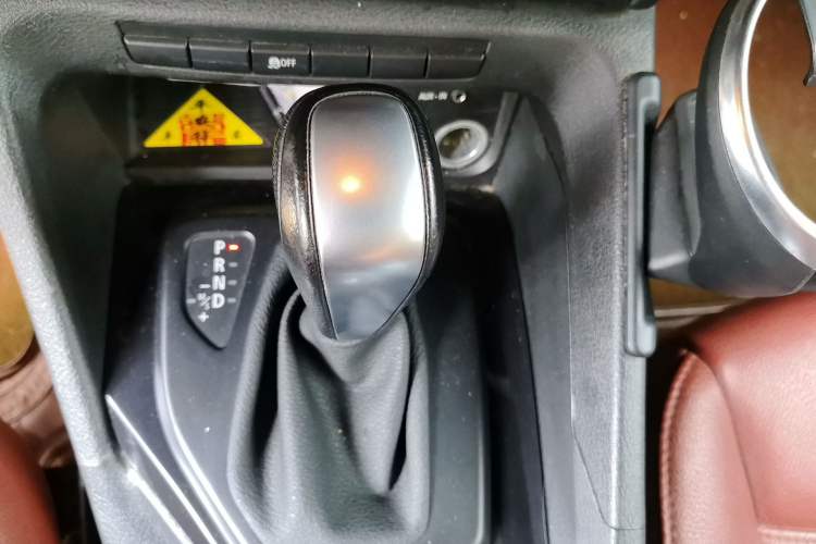 Used BMW X1 2012 sDrive18i Luxury Edition Gear Lever