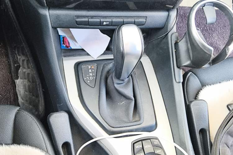 Used BMW X1 2012 sDrive18i Luxury Edition Gear Lever