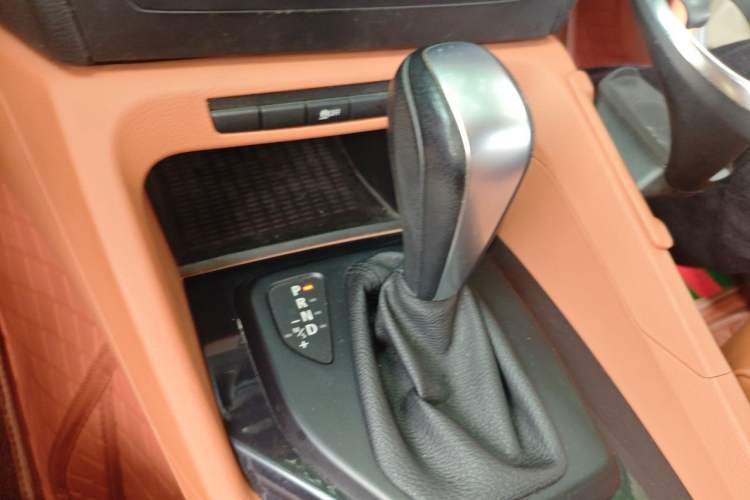 Used BMW X1 2012 sDrive18i Luxury Edition Gear Lever