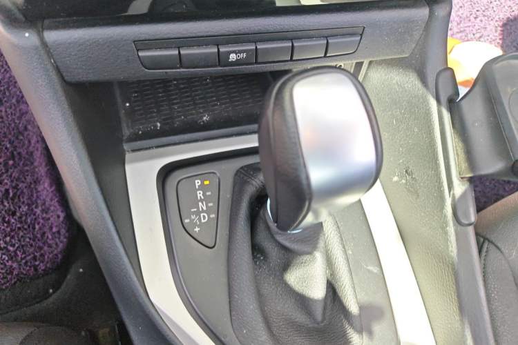 Used BMW X1 2012 sDrive18i Luxury Edition Gear Lever