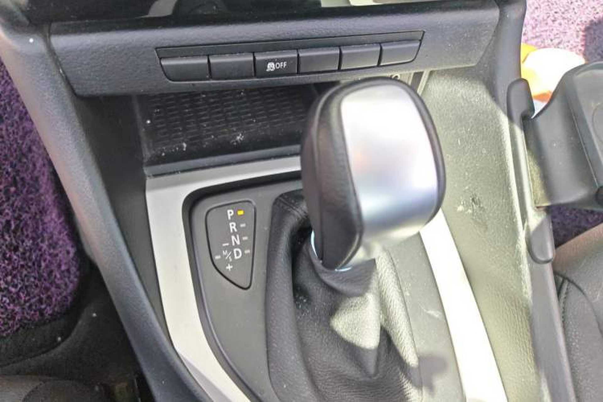 Used BMW X1 2012 sDrive18i Luxury Edition Gear Lever