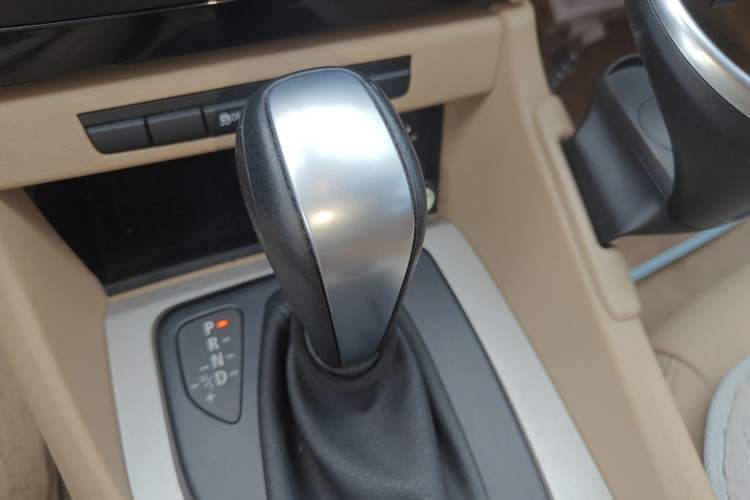 Used BMW X1 2012 sDrive18i Luxury Edition Gear Lever