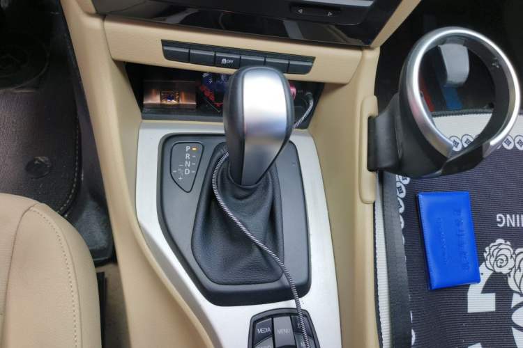 Used BMW X1 2012 sDrive18i Luxury Edition Gear Lever