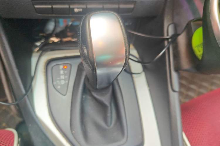 Used BMW X1 2012 sDrive18i Luxury Edition Gear Lever