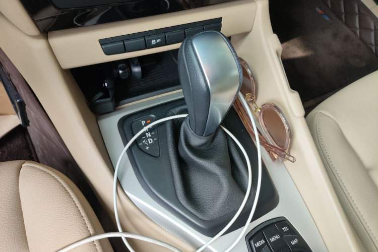 Used BMW X1 2012 sDrive18i Luxury Edition Gear Lever