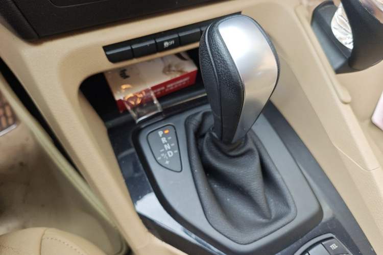 Used BMW X1 2012 sDrive18i Luxury Edition Gear Lever