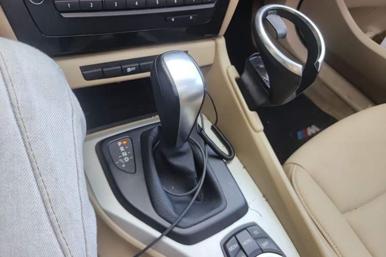 Used BMW X1 2012 sDrive18i Luxury Edition Gear Lever