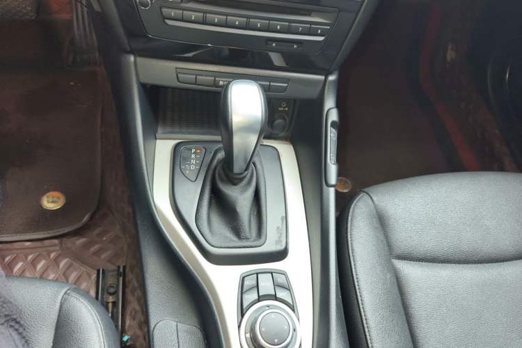 Used BMW X1 2012 sDrive18i Luxury Edition Gear Lever