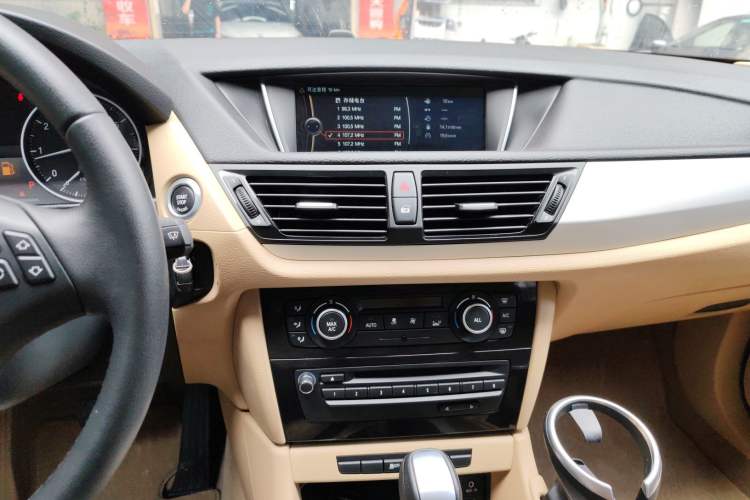 Used BMW X1 2012 sDrive18i Luxury Edition Interior 6