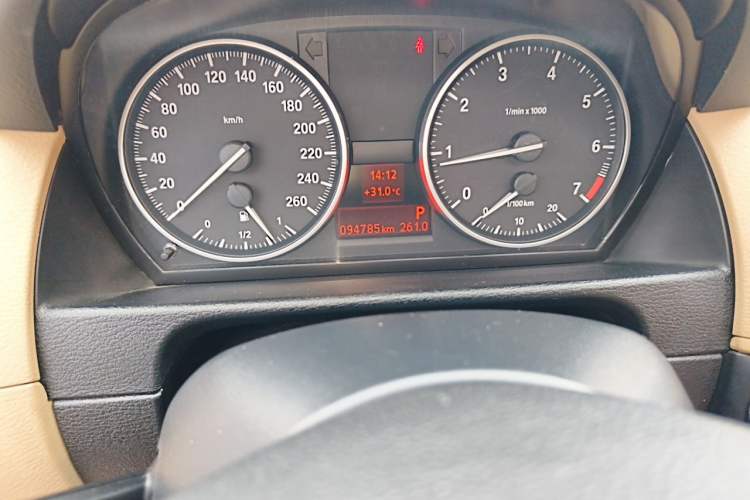 Used BMW X1 2012 sDrive18i Luxury Edition Odometer Close Up