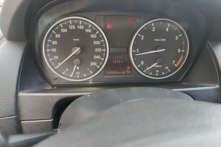 Used BMW X1 2012 sDrive18i Luxury Edition Odometer Close Up