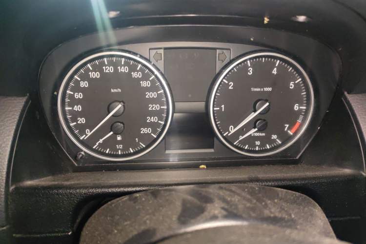 Used BMW X1 2012 sDrive18i Luxury Edition Odometer Close Up
