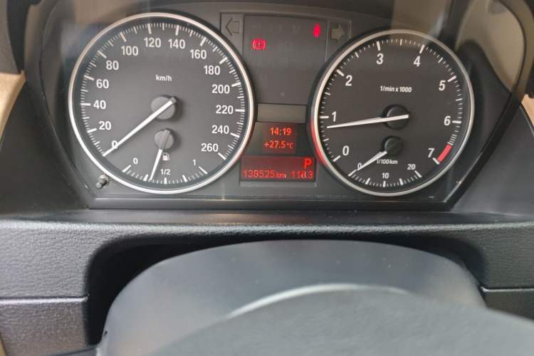 Used BMW X1 2012 sDrive18i Luxury Edition Odometer Close Up
