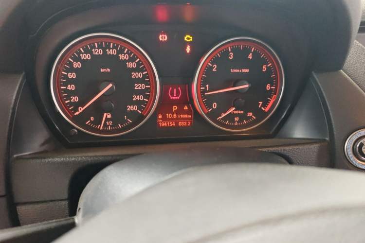 Used BMW X1 2012 sDrive18i Luxury Edition Odometer Close Up