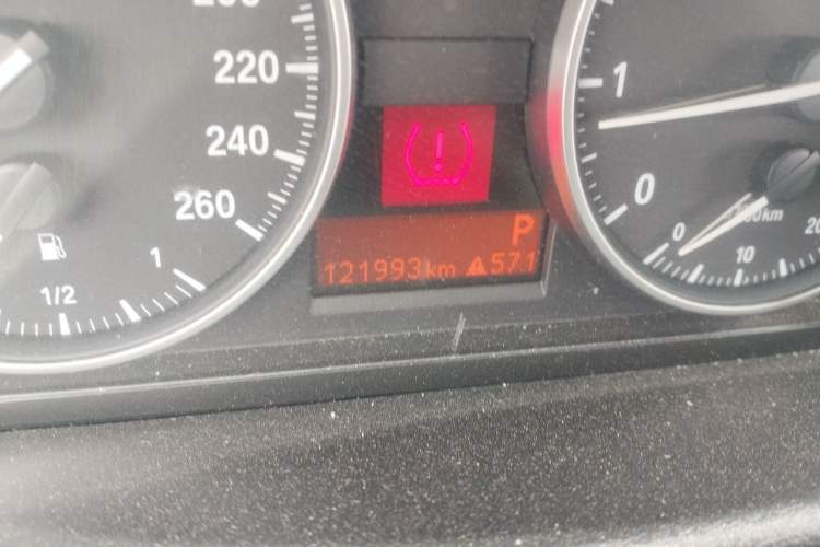 Used BMW X1 2012 sDrive18i Fashion Model Odometer Close Up
