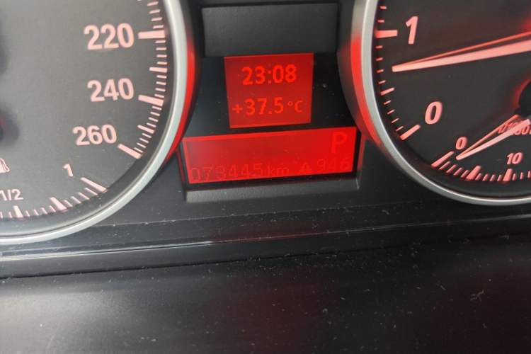 Used BMW X1 2012 sDrive18i Fashion Model Odometer Close Up