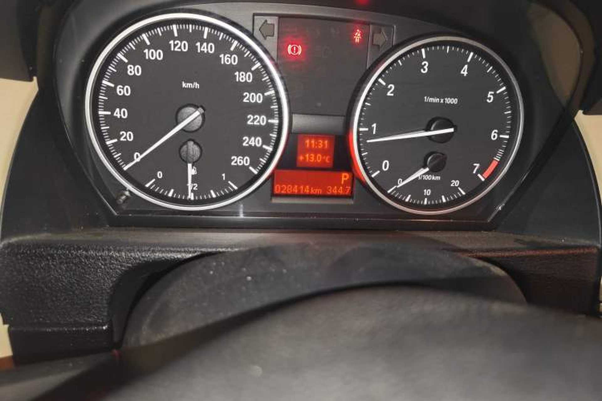 Used BMW X1 2012 sDrive18i Luxury Edition Odometer Close Up