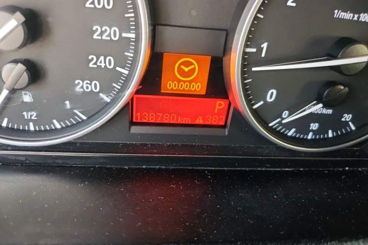 Used BMW X1 2012 sDrive18i Fashion Model Odometer Close Up