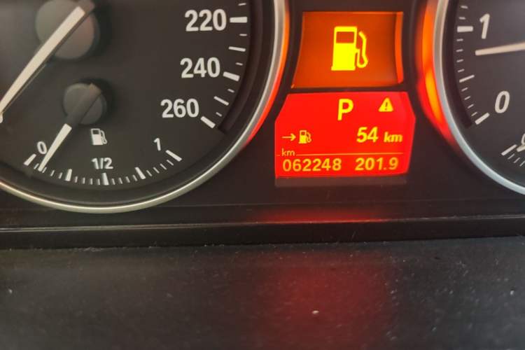 Used BMW X1 2012 sDrive18i Luxury Edition Odometer Close Up
