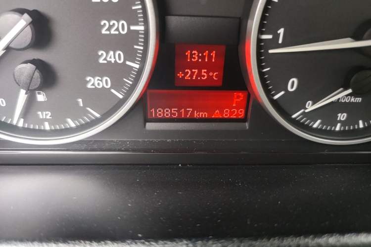 Used BMW X1 2012 sDrive18i Luxury Edition Odometer Close Up