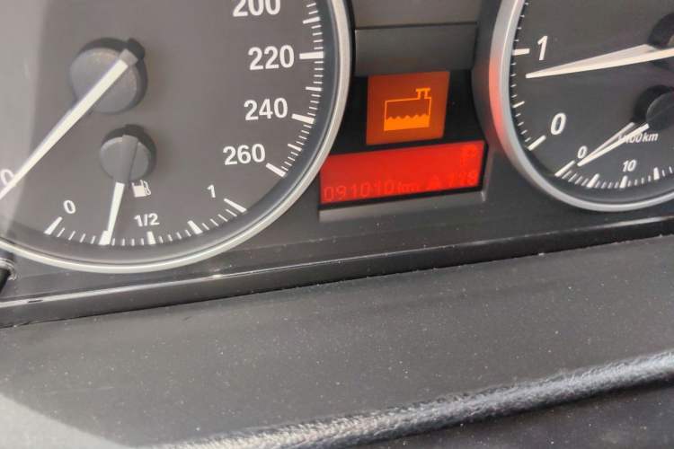 Used BMW X1 2012 sDrive18i Luxury Edition Odometer Close Up
