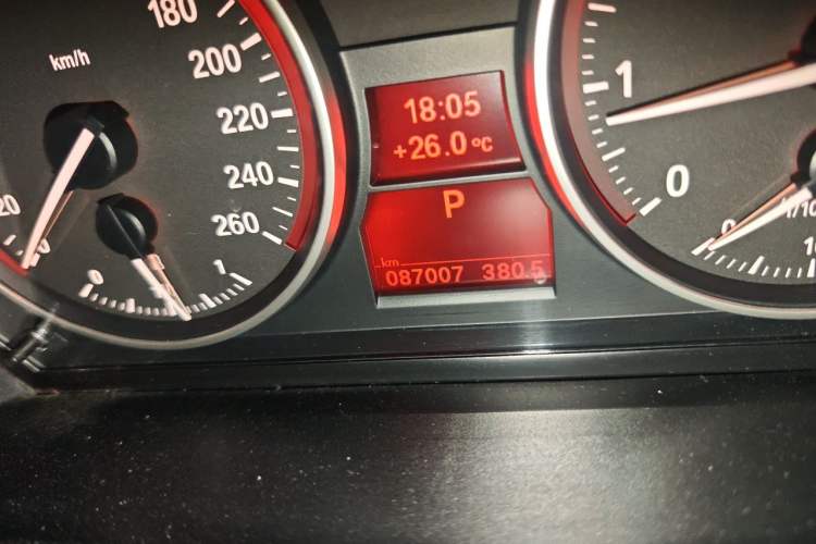 Used BMW X1 2012 sDrive18i Luxury Edition Odometer Close Up