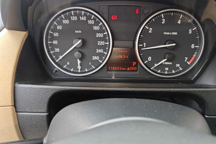 Used BMW X1 2012 sDrive18i Luxury Edition Odometer Close Up