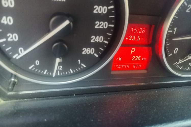 Used BMW X1 2012 sDrive18i Luxury Edition Odometer Close Up