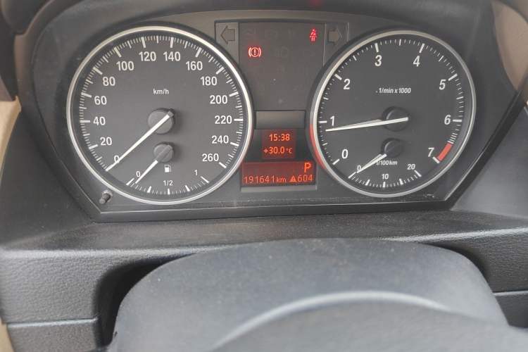 Used BMW X1 2012 sDrive18i Luxury Edition Odometer Close Up
