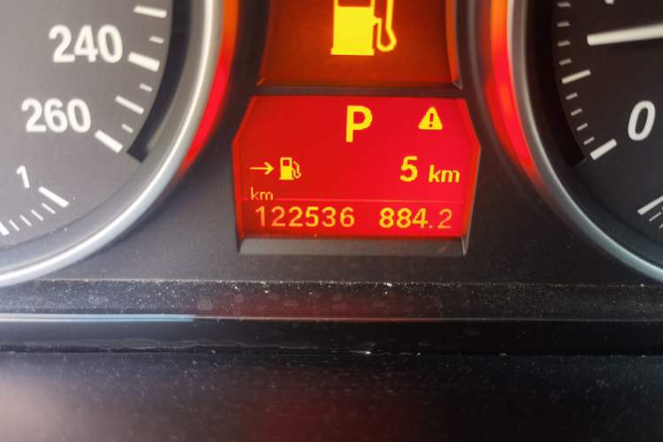 Used BMW X1 2012 sDrive18i Luxury Edition Odometer Close Up