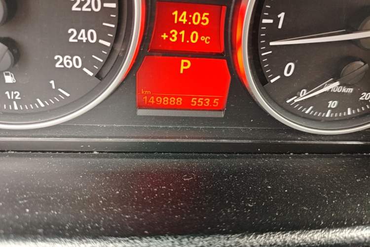 Used BMW X1 2012 sDrive18i Luxury Edition Odometer Close Up
