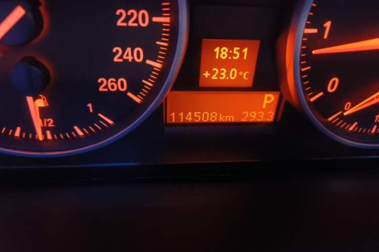 Used BMW X1 2012 sDrive18i Luxury Edition Odometer Close Up