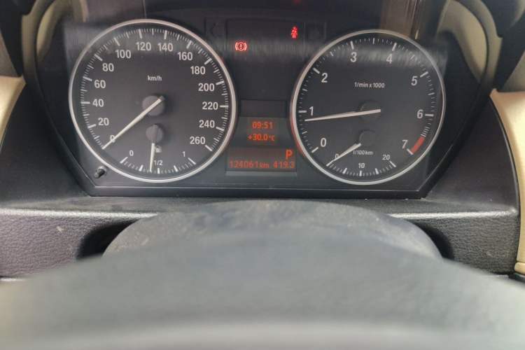 Used BMW X1 2012 sDrive18i Luxury Edition Odometer Close Up
