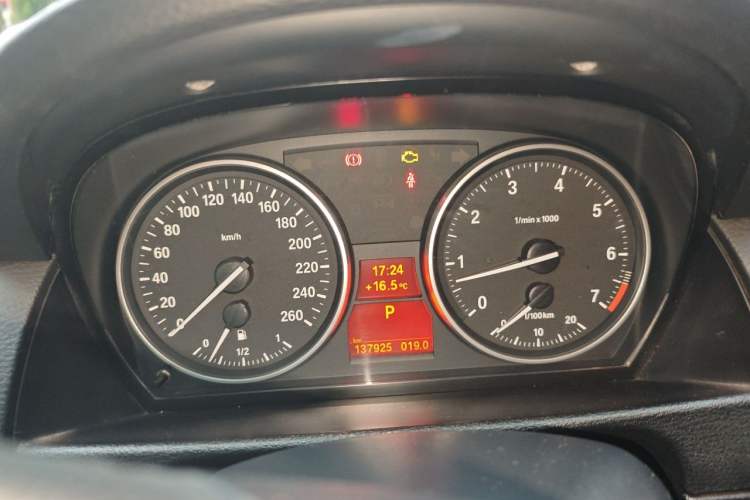 Used BMW X1 2012 sDrive18i Luxury Model Odometer Close Up