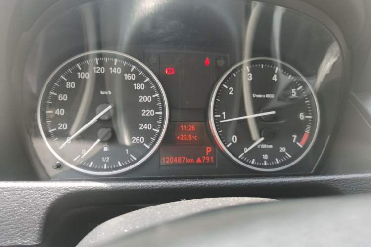 Used BMW X1 2012 sDrive18i Luxury Edition Odometer Close Up