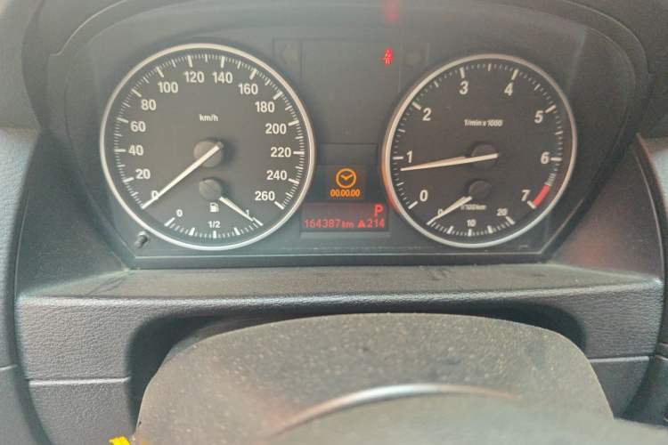 Used BMW X1 2012 sDrive18i Luxury Edition Odometer Close Up