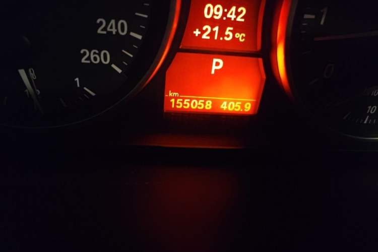 Used BMW X1 2012 sDrive18i Luxury Edition Odometer Close Up