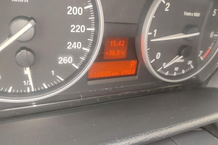 Used BMW X1 2012 sDrive18i Luxury Edition Odometer Close Up