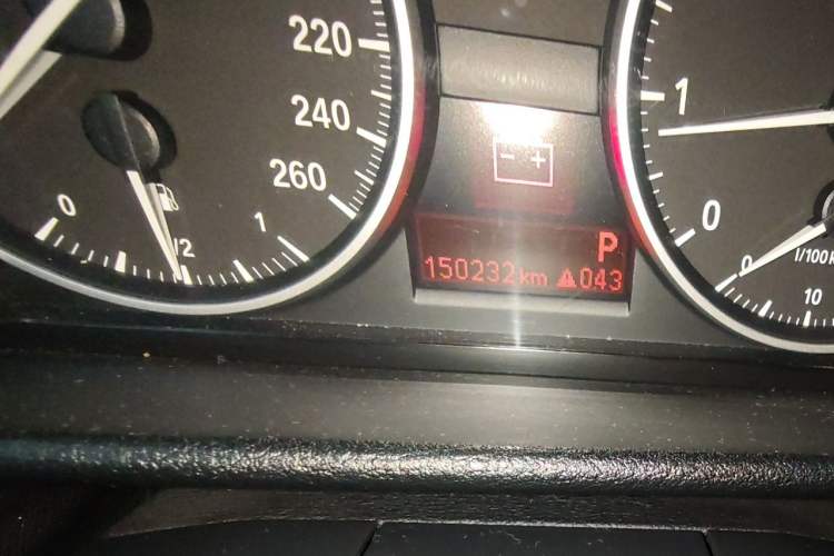 Used BMW X1 2012 sDrive18i Luxury Edition Odometer Close Up
