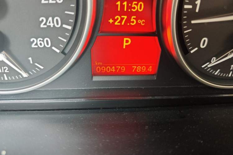 Used BMW X1 2012 sDrive18i Luxury Edition Odometer Close Up